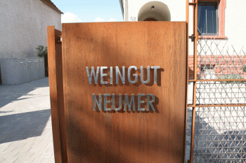 Eingang-Weingut